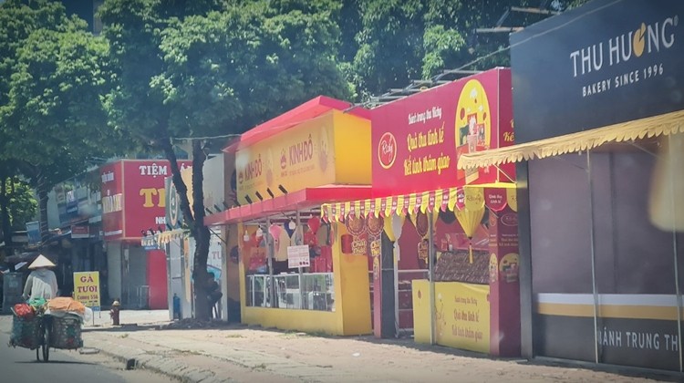 Quay ban banh Trung thu “moc nhu nam” doc via he Ha Noi-Hinh-2