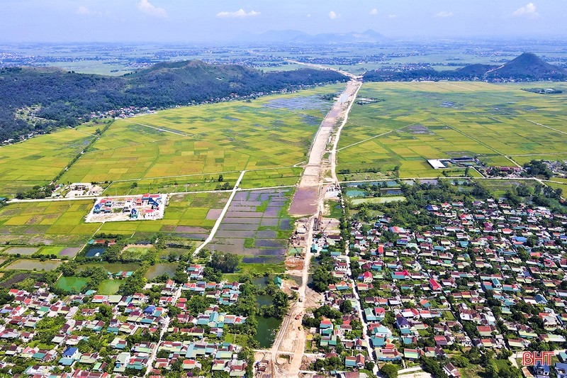 Can canh khoet nui, dao ham de xay cao toc noi Nghe An - Ha Tinh-Hinh-2