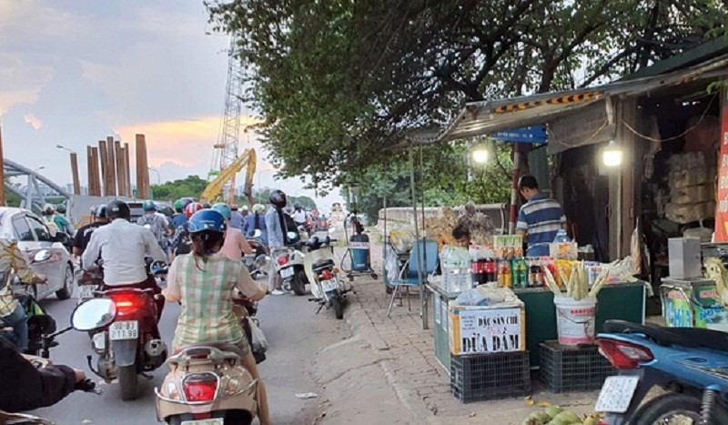 “Cho coc” bung phat tren Dai lo Thang Long, hiem hoa khon luong-Hinh-9