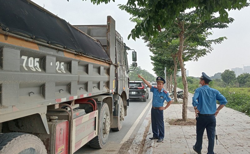 “Binh doan xe tai” coi noi o Gia Lam: Bi phat... van ngang nhien chay?-Hinh-6