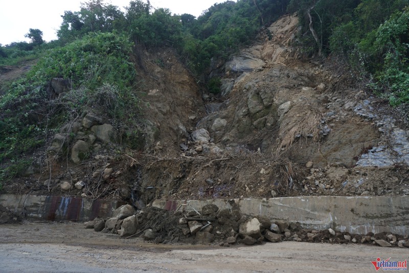 Cung duong dep bac nhat o Da Nang van ngon ngang sau mua lich su-Hinh-14