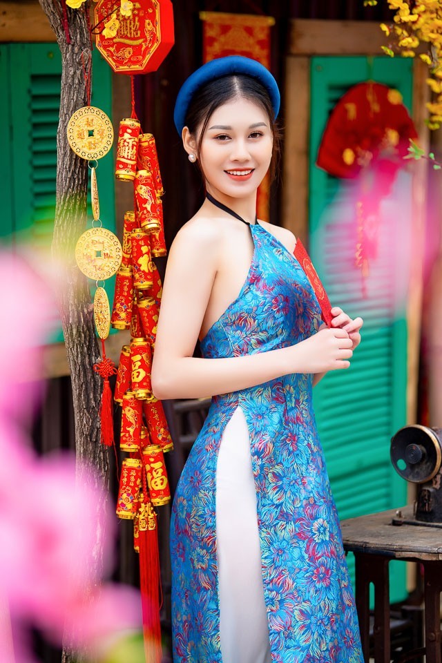 Ban tre chi tien trieu chup anh ao dai dip Tet-Hinh-8