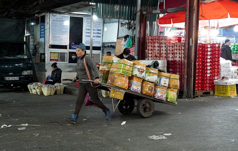 Nguoi lao dong miet mai trong cai ret de Tet am hon-Hinh-18