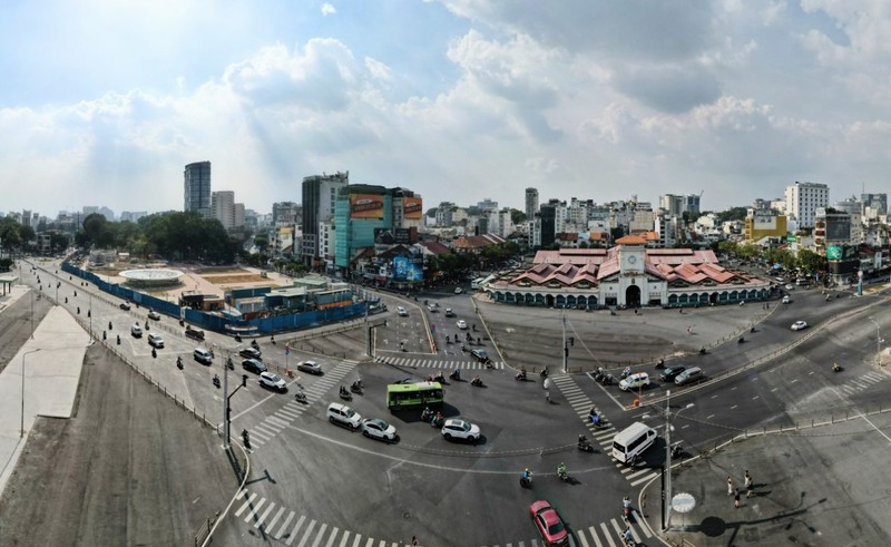Cận cảnh giếng trời hoa sen khổng lồ ga Bến Thành - Hình 11 Can canh gieng troi hoa sen khong lo ga Ben Thanh-Hinh-11