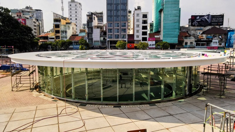 Cận cảnh giếng trời hoa sen khổng lồ ga Bến Thành - Hình 5 Can canh gieng troi hoa sen khong lo ga Ben Thanh-Hinh-5