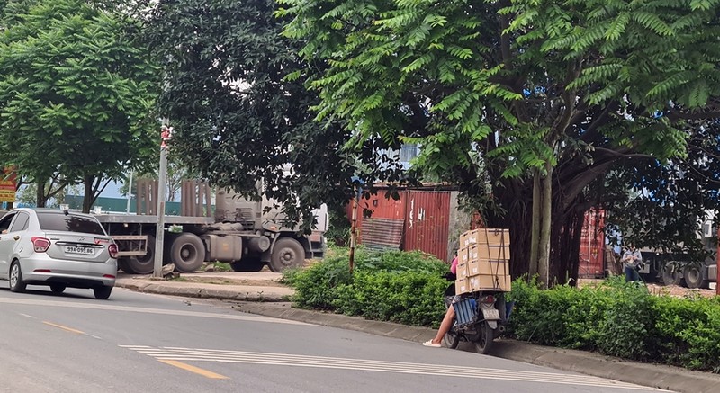 Ha Noi: Se “tram” bai xe khung khong phep o phuong Thuong Thanh-Hinh-8