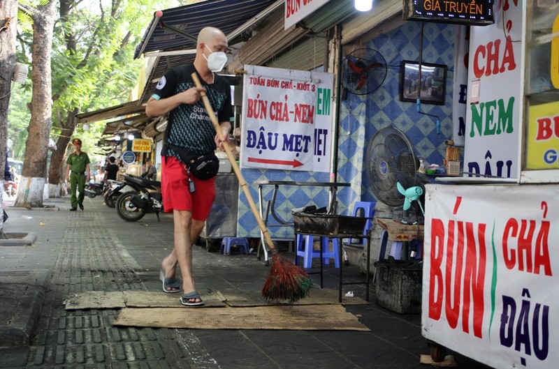 Ha Noi: Xoa bo cac diem kinh doanh trai phep tren long duong, he pho o Dinh Cong-Hinh-10