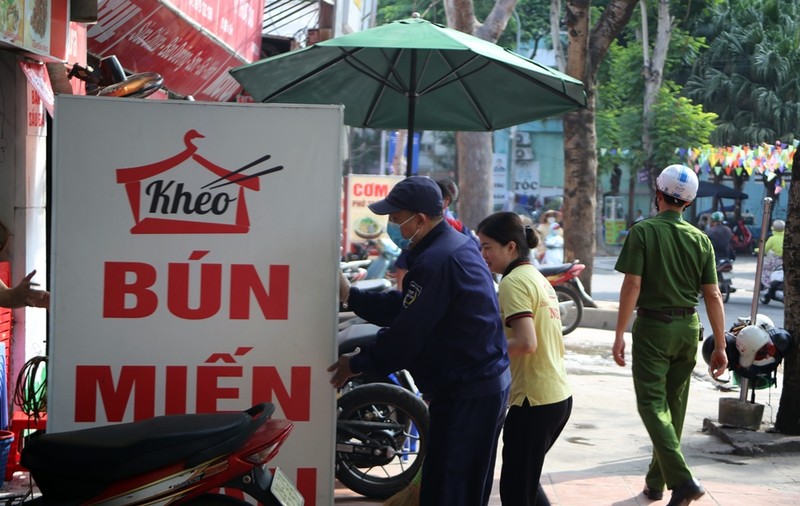 Ha Noi: Xoa bo cac diem kinh doanh trai phep tren long duong, he pho o Dinh Cong-Hinh-9