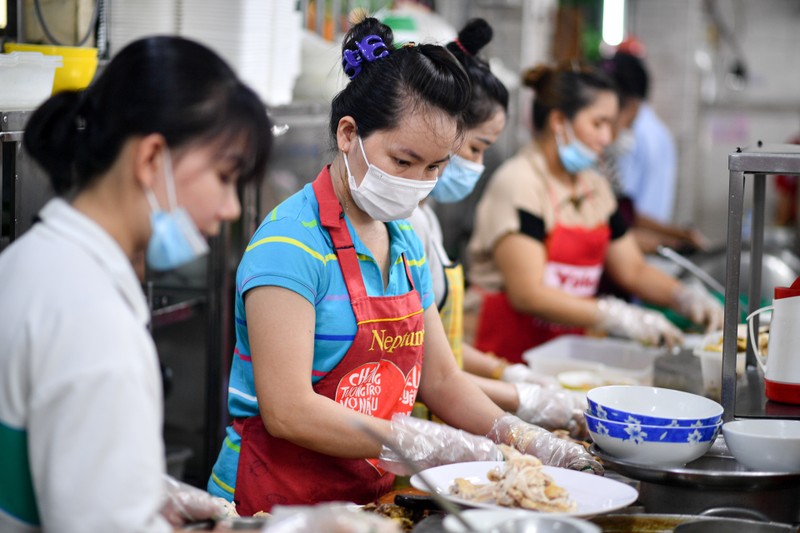 Pho mien ga Ky Dong o TP.HCM don them khach tre nho hieu ung Michelin-Hinh-5