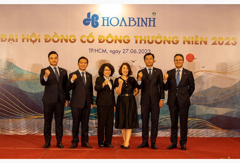 Kinh doanh lo “khung”, Hoa Binh (HBC) nhan 4 an phat tu HOSE-Hinh-2