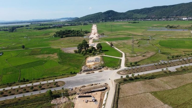 Ha Tinh: Vi sao du an duong vanh dai hang tram ty “dut doan“?