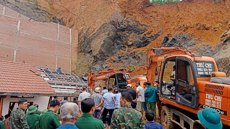 Mot nguoi tu vong trong vu sat lo dat o Bac Giang