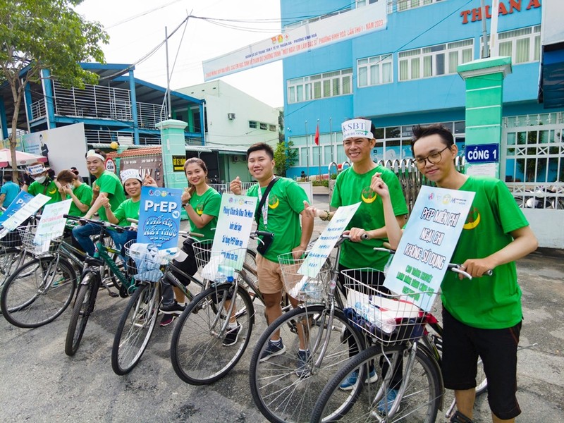 Binh Duong: Dieu hanh xe dap tuyen truyen phong, ngua HIV/AIDS-Hinh-2
