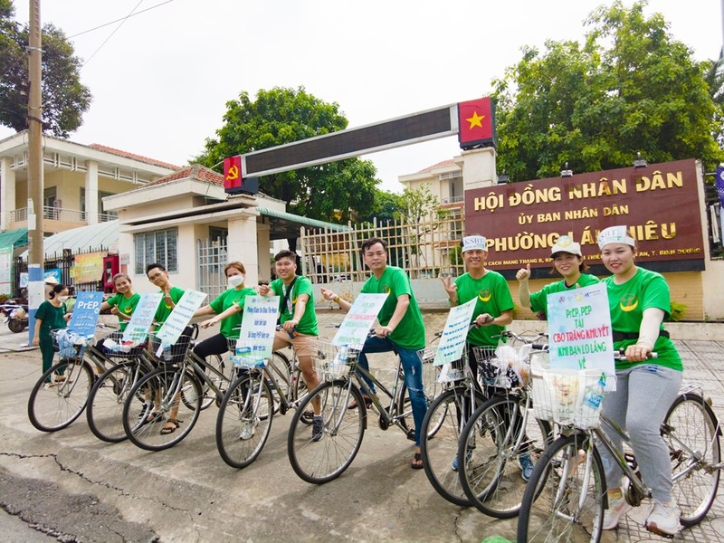 Binh Duong: Dieu hanh xe dap tuyen truyen phong, ngua HIV/AIDS-Hinh-9