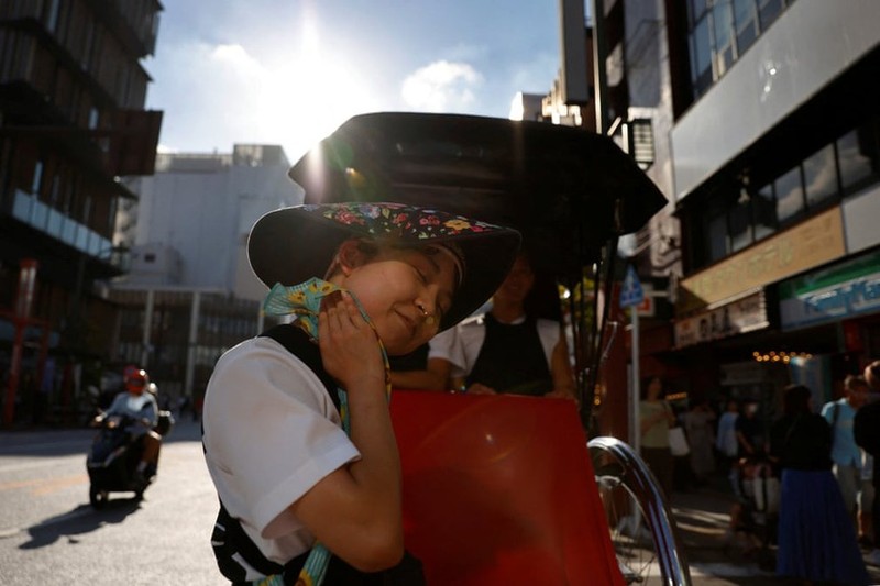 But Japanese girls are more likely to listen to car repair for customers than 2 ta-Figure-3