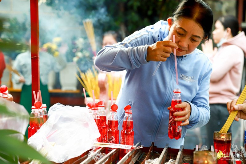 Tuong Phat bon mat o TP.HCM hut ngan nguoi toi chiem bai, cau may-Hinh-8