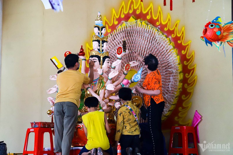 Tuong Phat bon mat o TP.HCM hut ngan nguoi toi chiem bai, cau may-Hinh-9