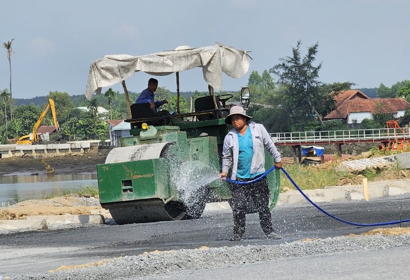 Diện mạo mới đường ven sông Đồng Nai gần 2.000 tỷ đồng sau 2 năm khởi công - Hình 5 Dien mao moi duong ven song Dong Nai gan 2.000 ty dong sau 2 nam khoi cong-Hinh-5