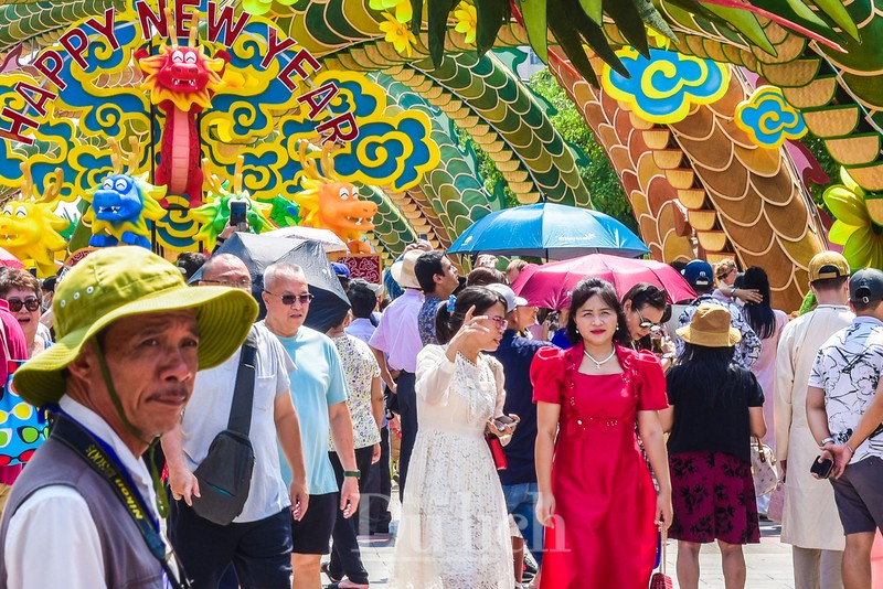 Du khach ron rang checkin Duong hoa “san rong” sang mong 1 Tet-Hinh-3