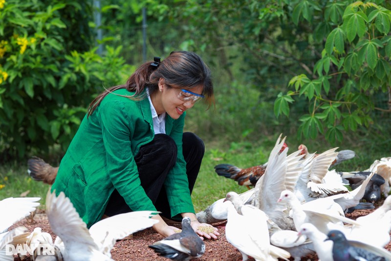 Cuoc song hoa hau Oanh Yen dua con roi que len thanh pho-Hinh-3