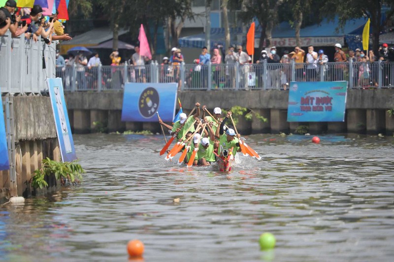 TP.HCM qua cac tour duong thuy dip le hoi song nuoc