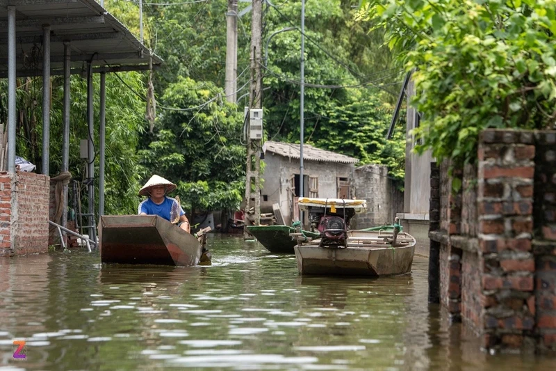 Dan ngoai thanh Ha Noi cheo thuyen, boi loi ngay duong lang-Hinh-7