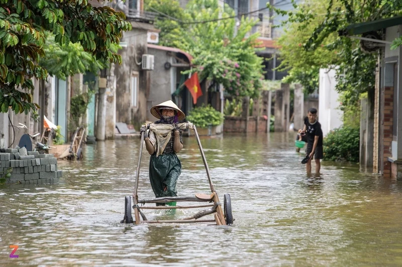 Dan ngoai thanh Ha Noi cheo thuyen, boi loi ngay duong lang-Hinh-8