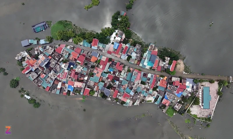 Dan ngoai thanh Ha Noi cheo thuyen, boi loi ngay duong lang