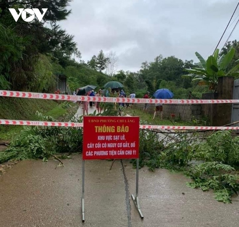 Mua lon keo dai, nhieu noi o Lang Son bi ngap sau, sat lo-Hinh-2