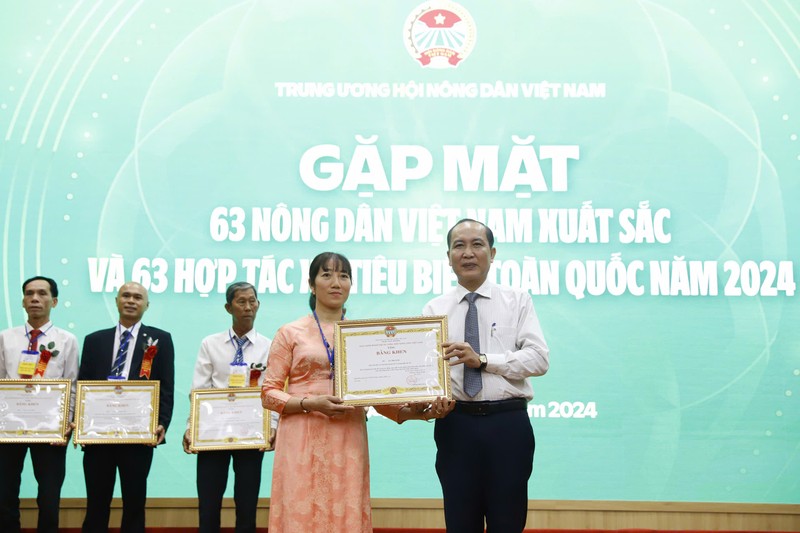 TU Hoi Nong dan Viet Nam gap mat 63 nong dan xuat sac-Hinh-10