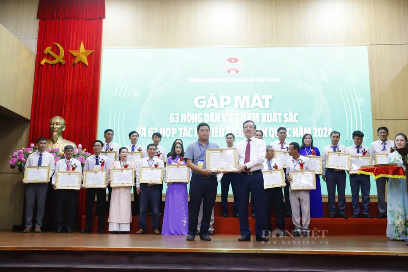 TU Hoi Nong dan Viet Nam gap mat 63 nong dan xuat sac-Hinh-8