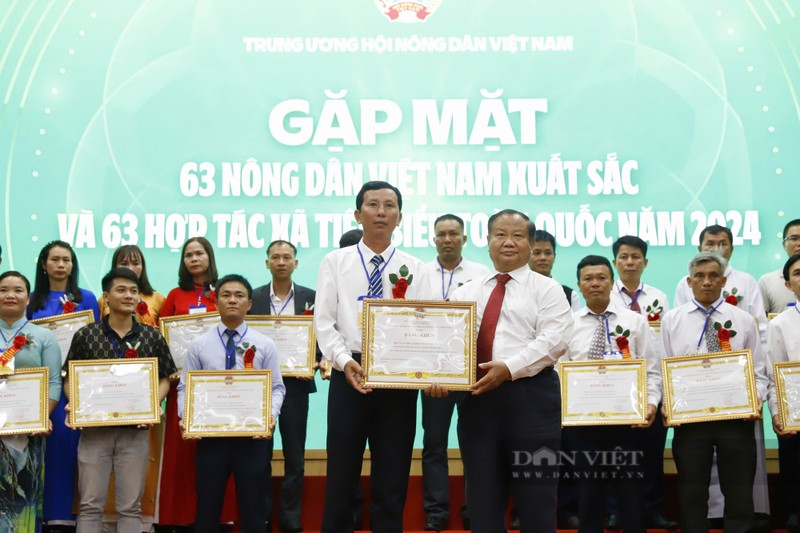 TU Hoi Nong dan Viet Nam gap mat 63 nong dan xuat sac-Hinh-9