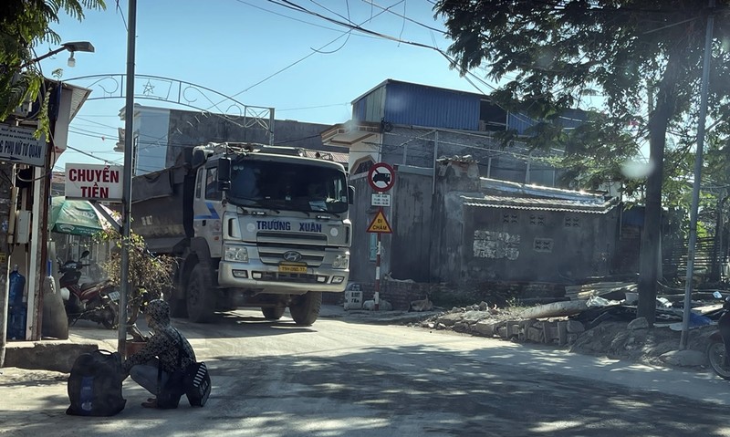 Hai Phong: Tinh lo 356 oan minh “cong” binh doan xe tai-Hinh-10