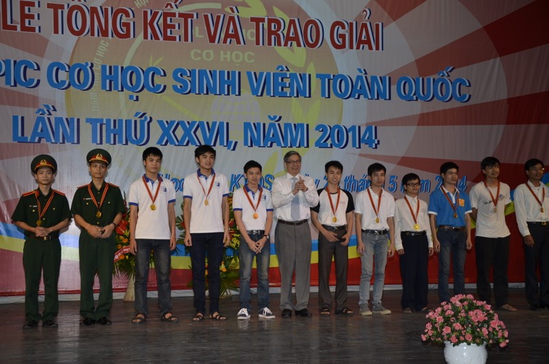 Trao giai Olympic Co hoc sinh vien 2014 lan thu 26