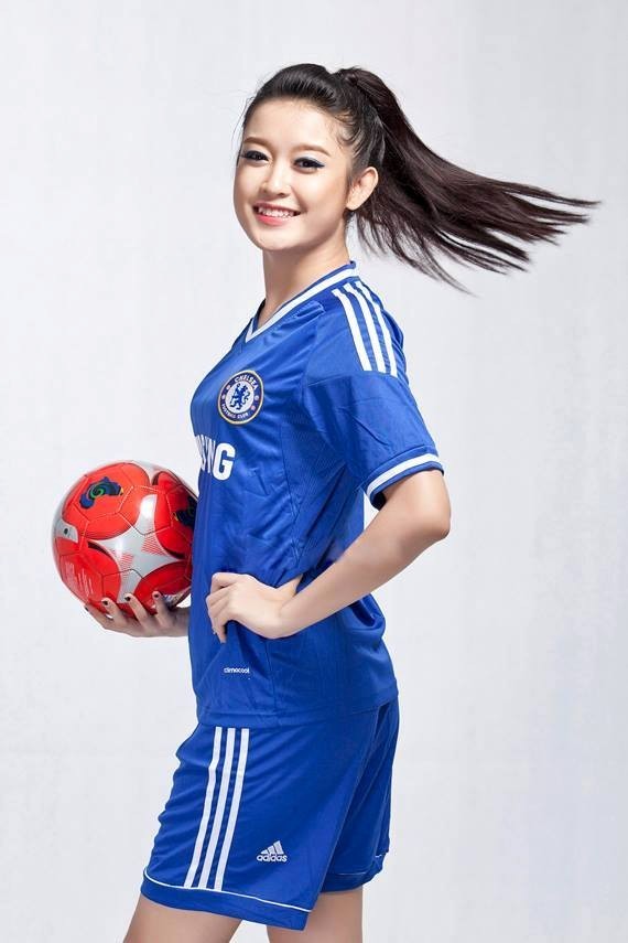 A hau Huyen My goi cam lam me met fan Chelsea-Hinh-6