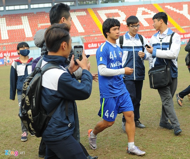 Sinh nhat Cong Phuong: Giua bon be ap luc-Hinh-5