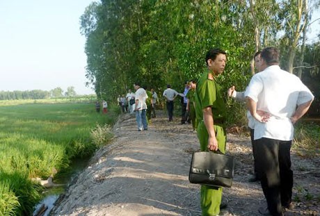 Vach mat ke hiep dam vui xac phu nu xuong ruong-Hinh-2