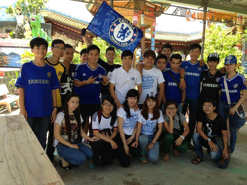 Tiet lo cua fan nhi Viet duoc ong chu Chelsea tang qua-Hinh-5