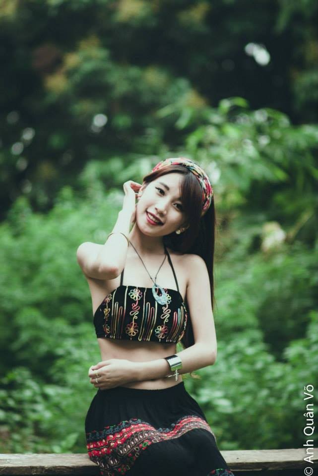 Nu sinh Bac Giang dang nuot na mo hoc truong canh sat-Hinh-3