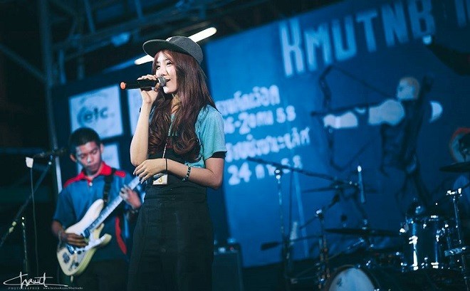Danh tinh hot girl Thai Lan danh guitar dinh don tim fan-Hinh-2