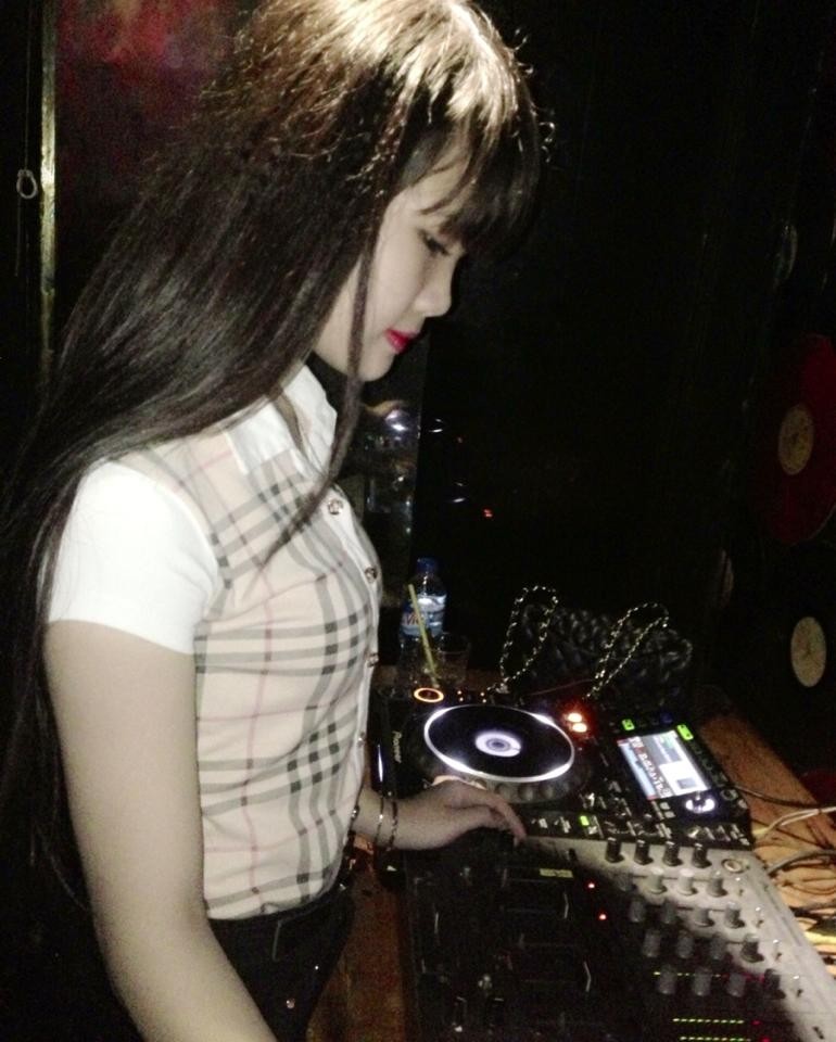 DJ 9X Ben Tre mat ngay tho nhu hoc sinh cap 2-Hinh-2