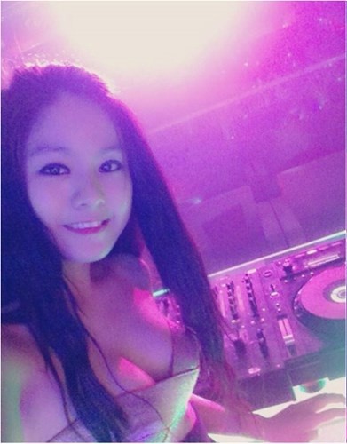 Nhin lai ve dep cua nu DJ qua doi vi ung thu