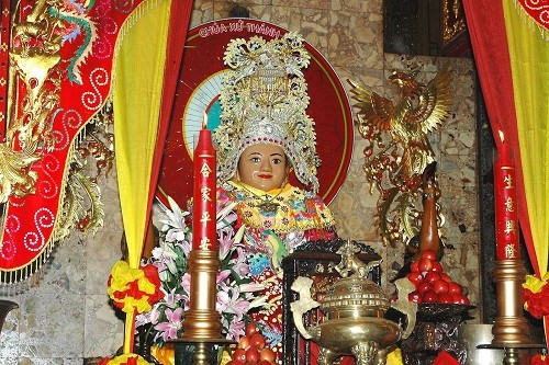 Choang vang tuọng bà Chúa deo day chuyèn vang khung-Hinh-2