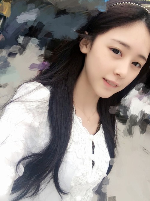 Hot girl 18 tuoi xinh dep buon quan ao kiem 70 trieu/thang-Hinh-9