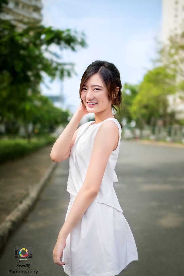 Hot girl du hoc sinh Viet om mong lam phong vien VTV-Hinh-5
