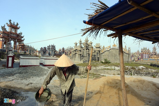 Nghich mat lang mo nguy nga cua cu dan lang chai ngheo-Hinh-3