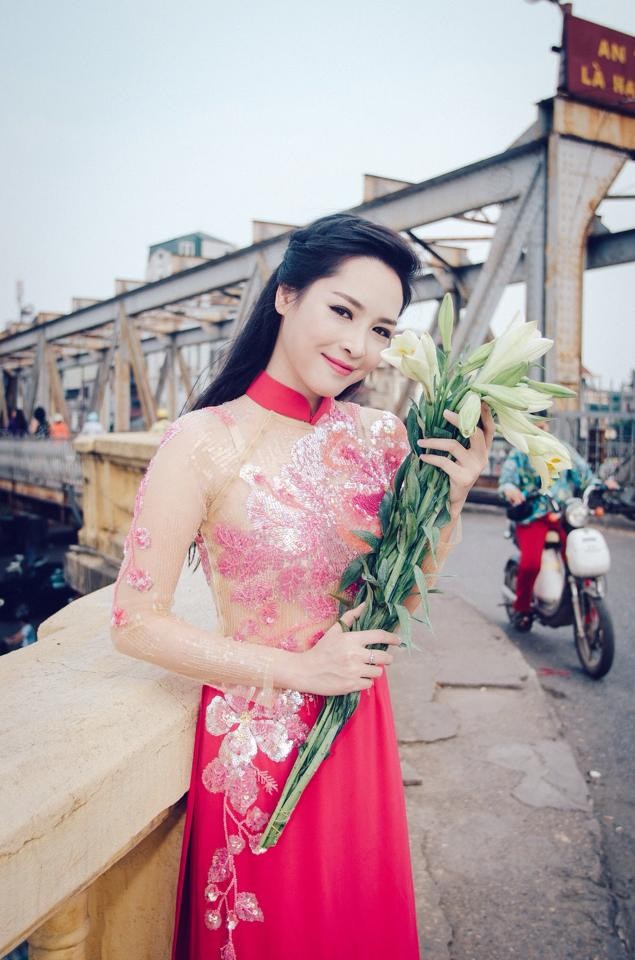 Hot girl tham my Thanh Quynh kieu diem voi ao dai