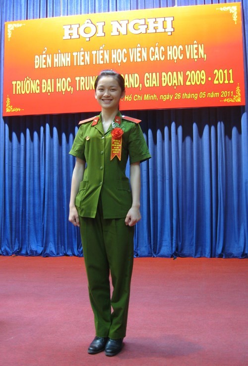 Nhung nu thu khoa xinh dep cua Hoc vien Canh sat-Hinh-5