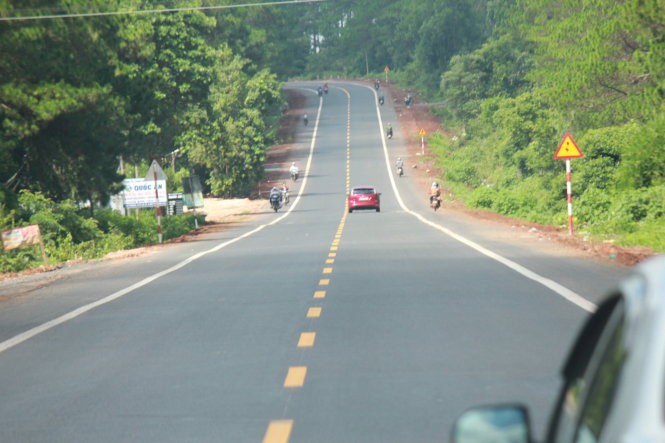 Duong tu TP HCM di Gia Lai dep hut hon khi thong xe-Hinh-7