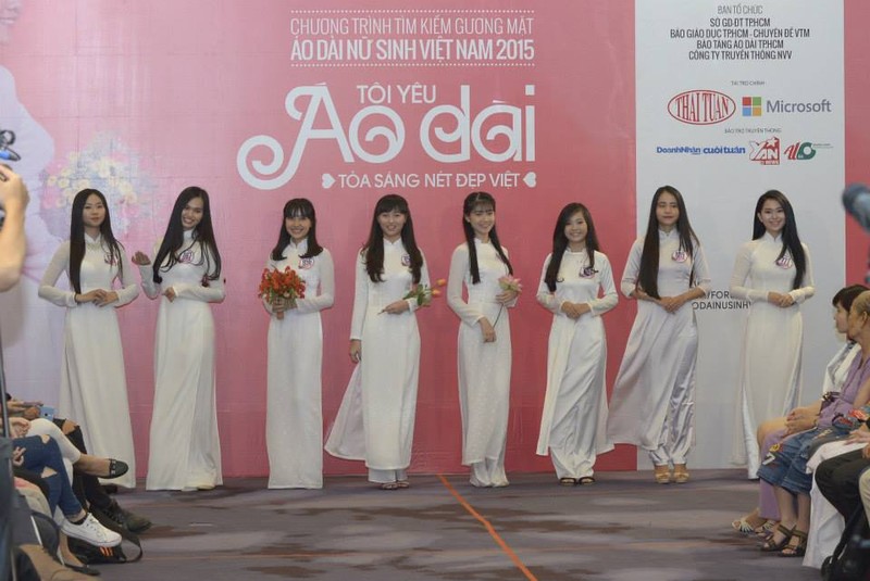 Dan nu sinh khoe sac trong cuoc thi Miss Ao dai 2015